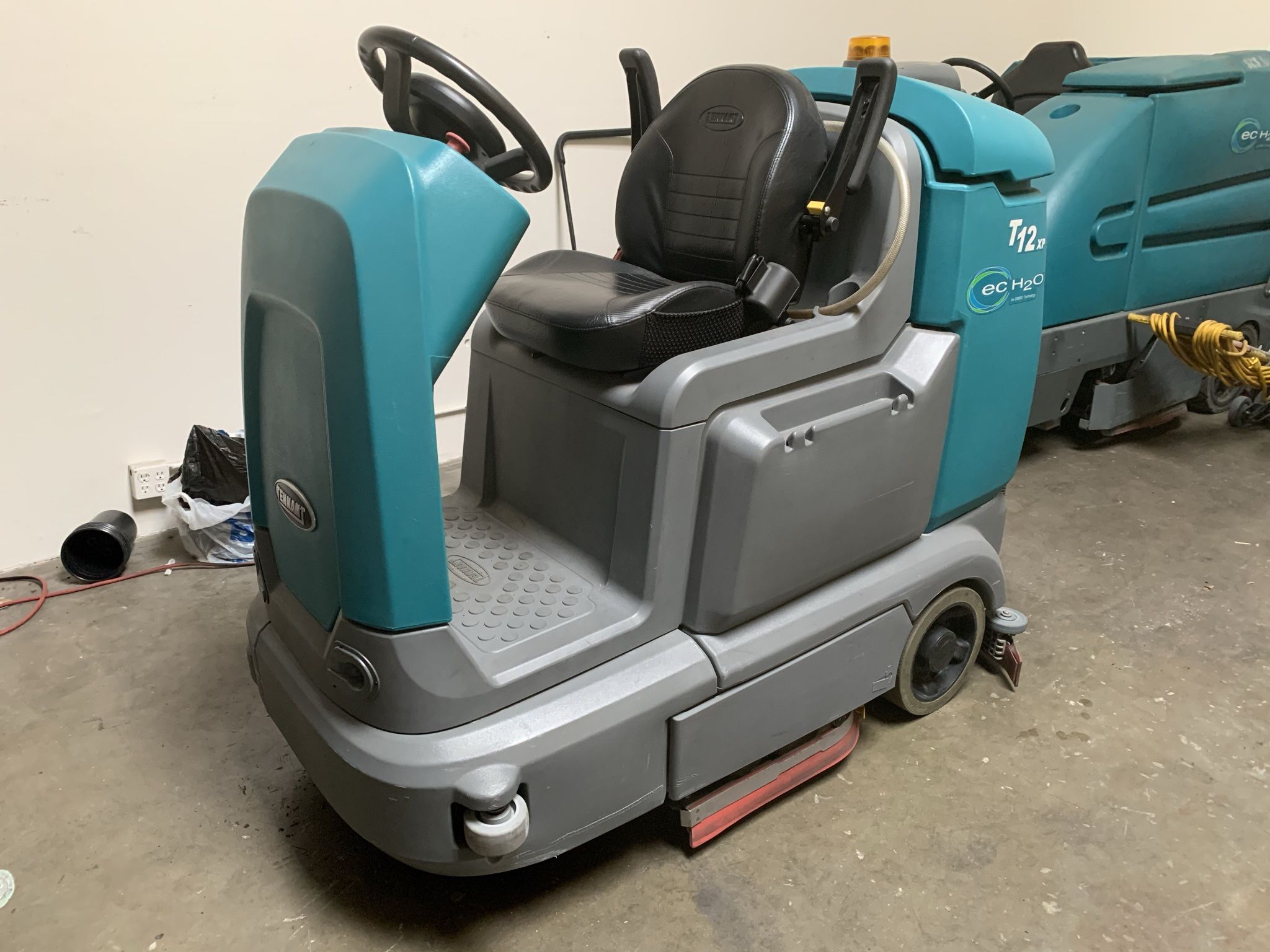 π§Ό 2019 Tennant T12 XP Ride-On Floor Scrubber