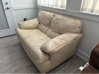 Comfortable Italian Natuzzi leather loveseat