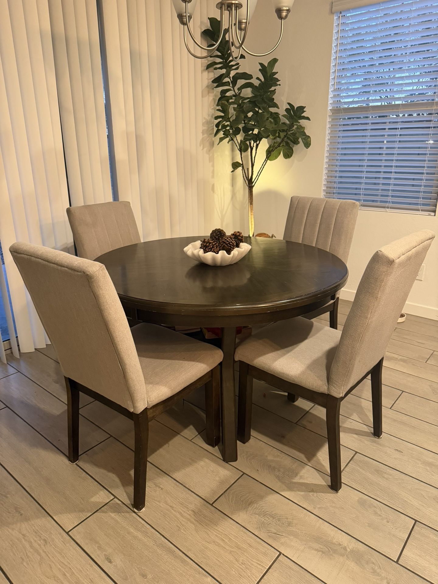 dining room set