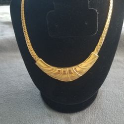 Gold Tone Necklace