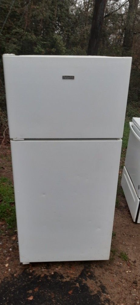 15.6 Cu ft top Refrigerator/Freezer Combo And  30 Inch , 4 Burner R.ange 