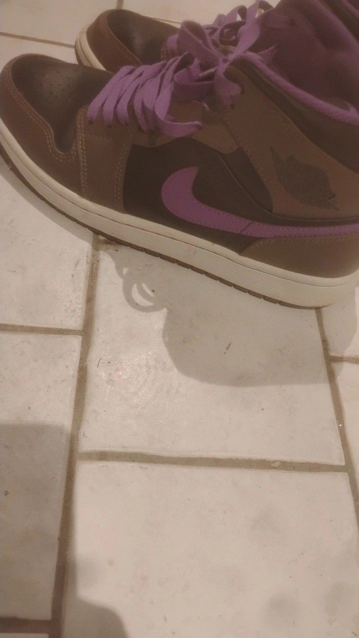 Air Jordan 1 Mid in the Palomino/Wild Berry colorway