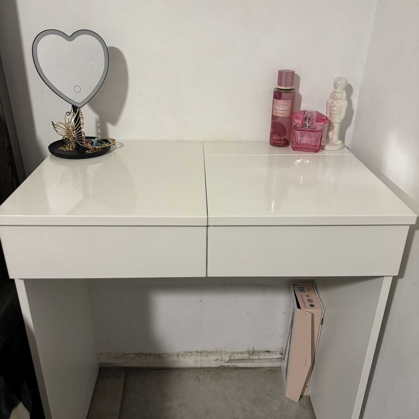 White Dressing Vanity 