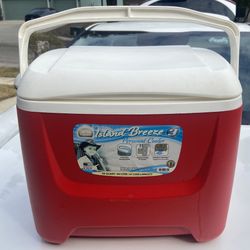 Iglloo 28 QT Island Breeze Cooler – Portable,– Holds 42 Cans