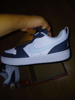 New womens nikes sneakers size 8.5