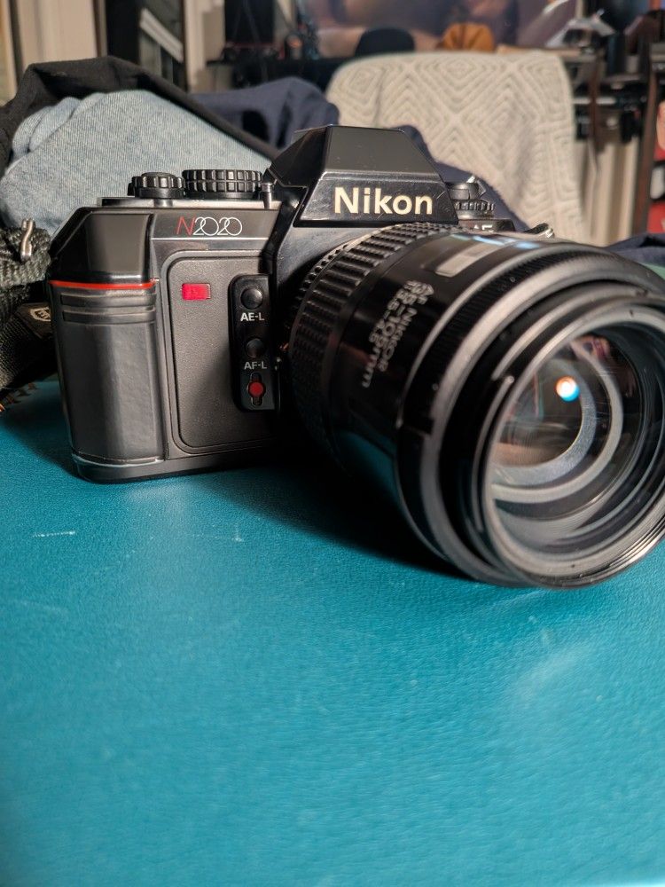 Working Nikon N2020 Film Camera w/ AF Nikkor 35-105mm 1:3.5-4.5