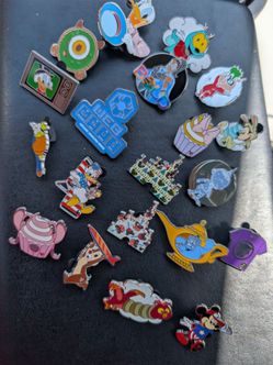 Authentic Disney pins 20/120