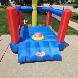 Little Tikes Basketball Bouce House for Sale in Schaumburg, IL