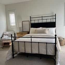 Living Spaces Bedroom Set – Bed, Dresser & Nightstand – Like New