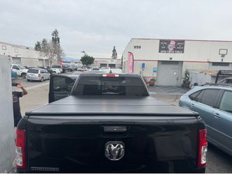 New Hard Trifold Cover 09-26 Dodge Ram 5.7ft Bed Tapa Dura Que Dobla En Tres