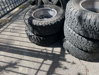 JEEP RIM/TIRES(5) LT255/75R17 $300