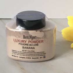 Ben Nye Makeup Powder