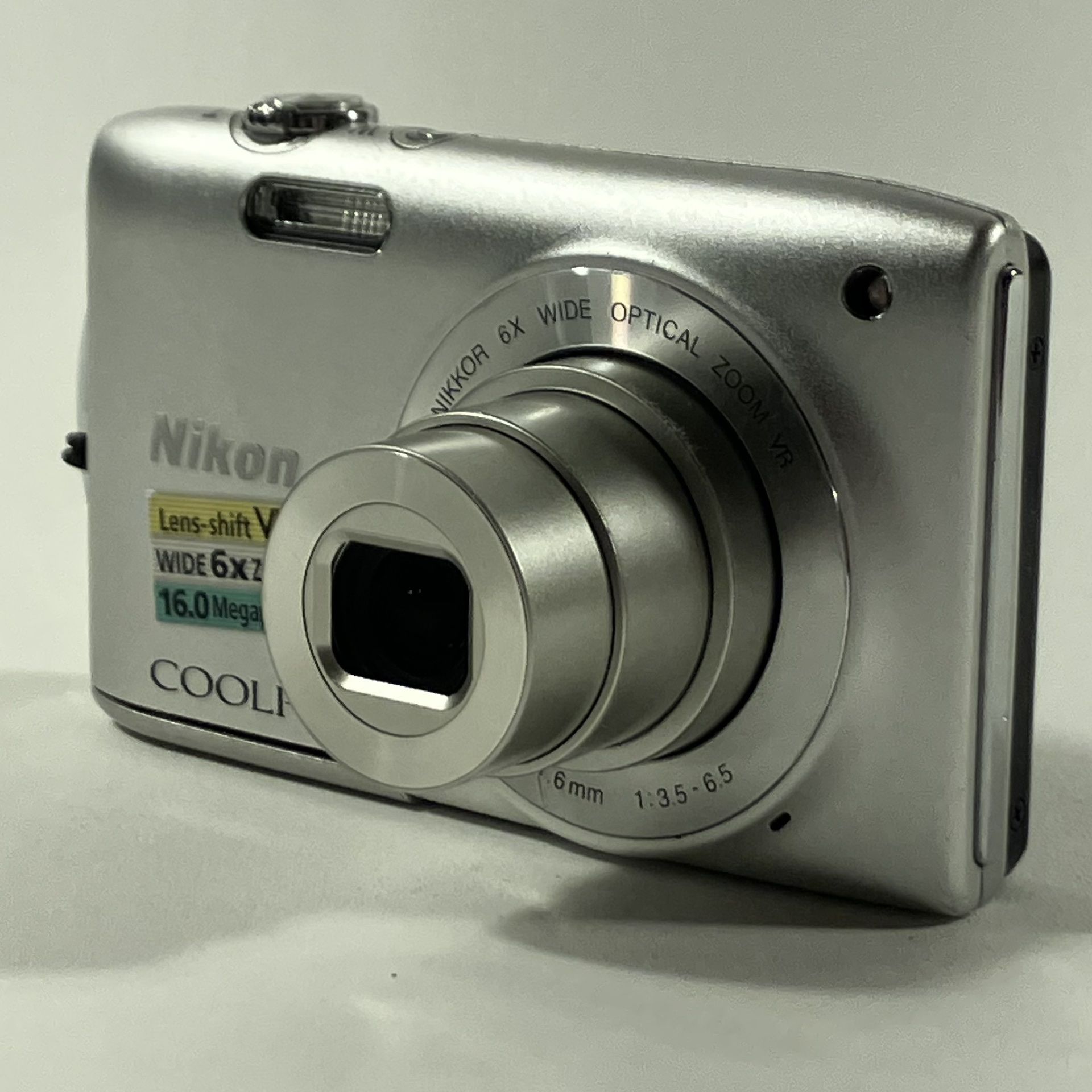 Nikon Coolpix S3300 16.0 MP Digital Camera Silver 2 new batteries 