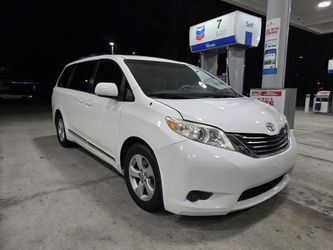 2013 Toyota Sienna LE