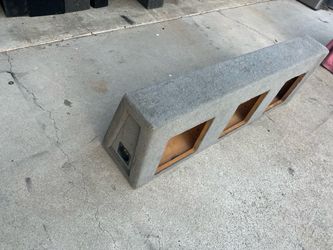 ($100 firm) 3 - L7 10 square subs sub box also fits single cabs