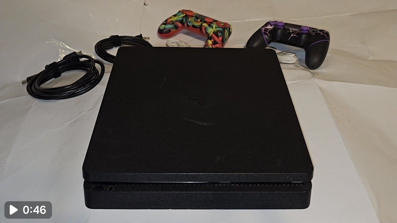 PlayStation 4 Slim With 2 Controllers