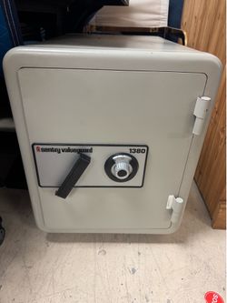Sentry Fire Resistant Safe Made in USA!  Model 1380
