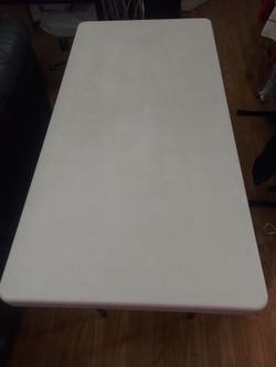 Heavy duty folding table