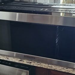 SAMSUNG STAINLESS STEEL MICROWAVE OVER THE RANGE.....SLIM.....$ 200