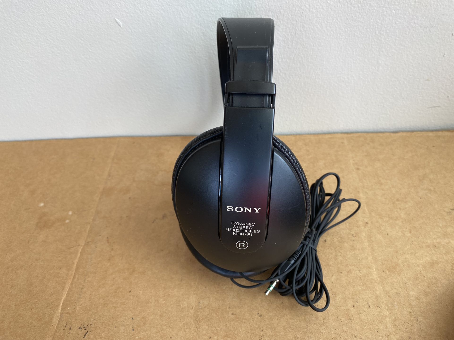 Sony Dynamic Stereo Headphones MDR-P1 (Wired)