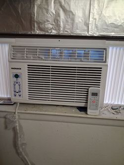 Magnavox Window Air Conditioner 5000 Btu with Remote