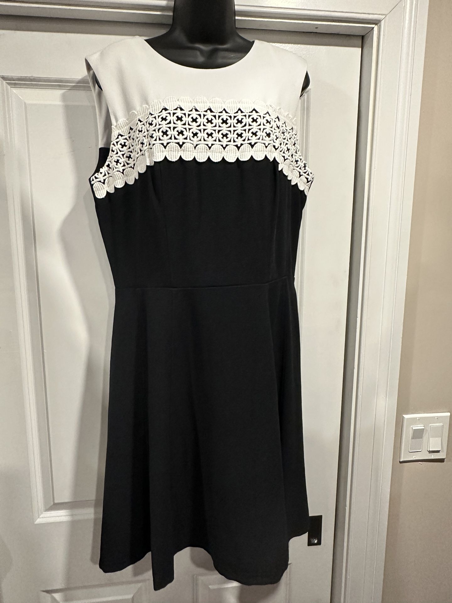 Chic Black & White Dress with Lace Detail