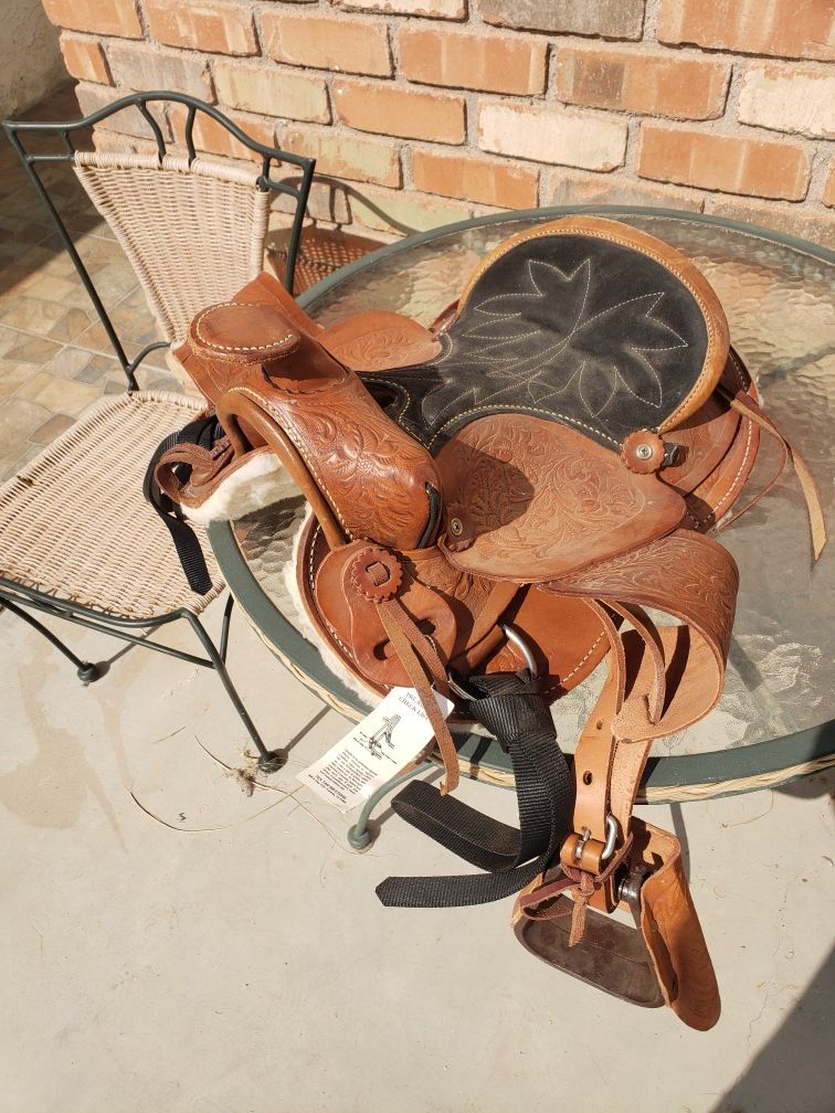 Like new small pony saddle