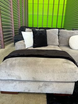 Ashley furniture oversized sectional couch sofa (DELIVERY AVAILABLE)