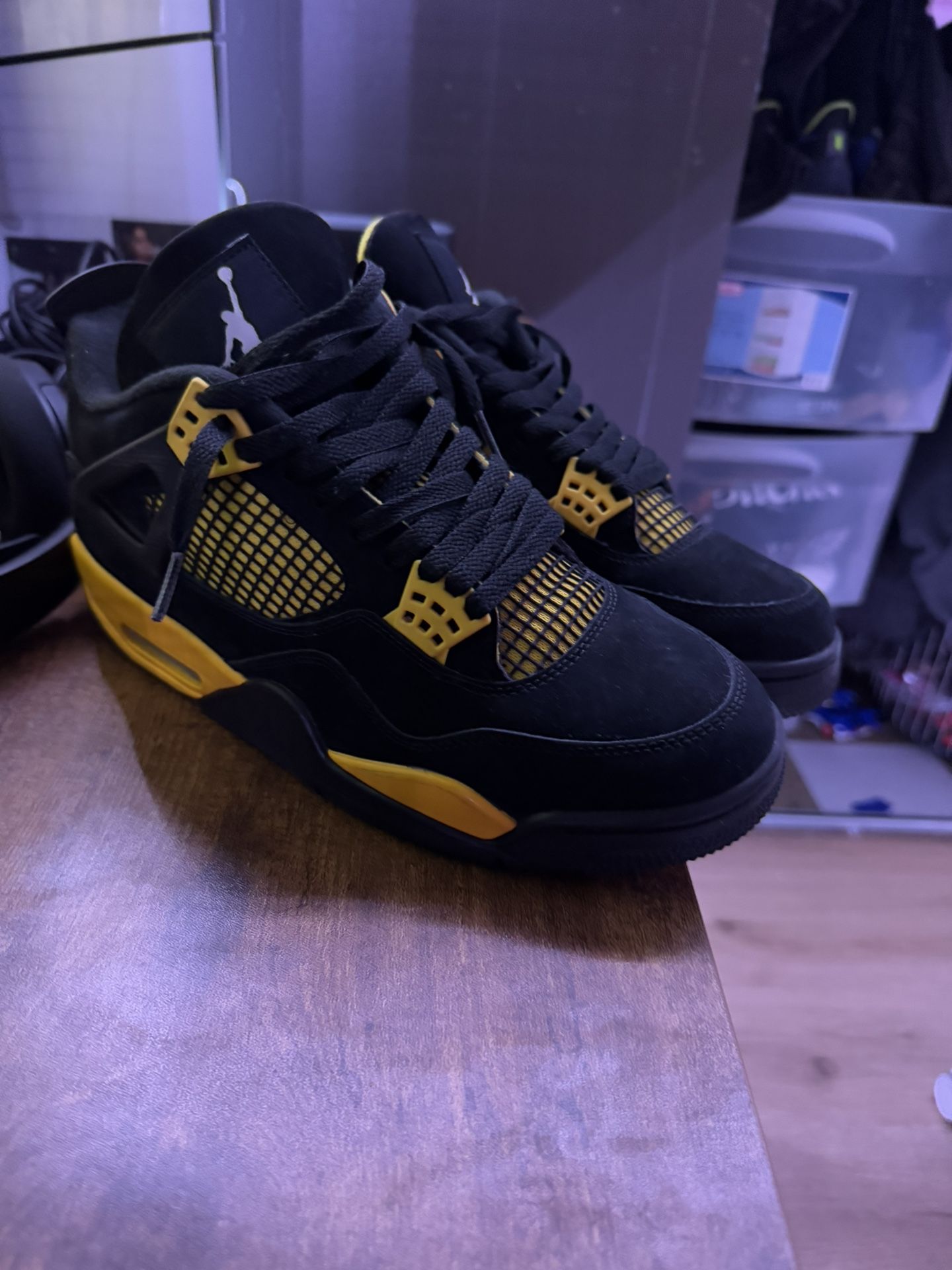 Jordan 4 Retro Thunders