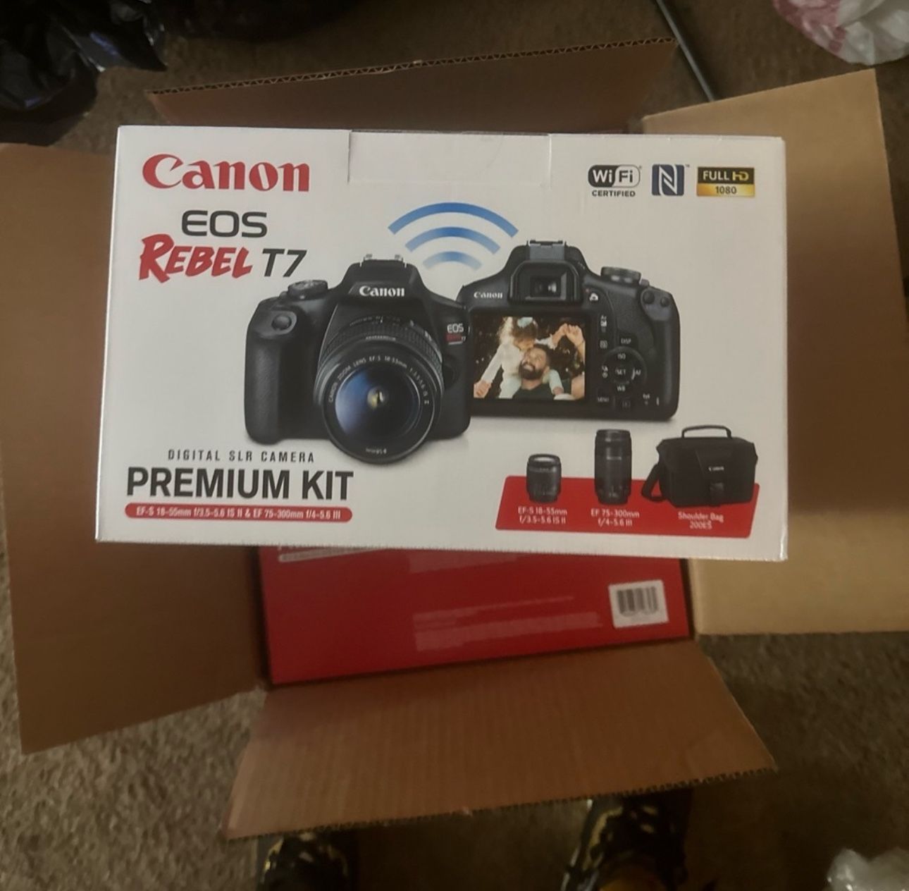 Like New Canon EOS Rebel T6 Camera Kit (includes camera bag, tripod stand & 2 lenses )