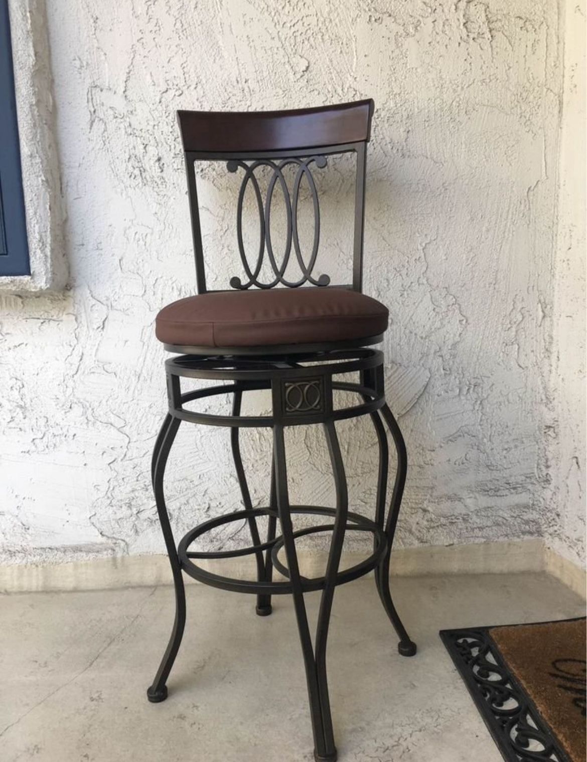 Bar Stool / Chair With 360 Spin