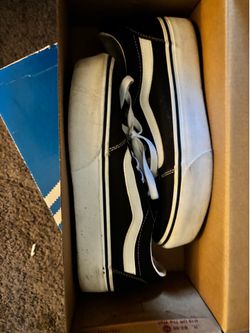 Women’s  black vans size 8