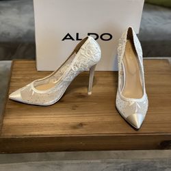 White Lace And Rinestone Wedding Shoes - Size 7