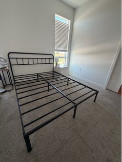 Low metal queen bed, no box frame required