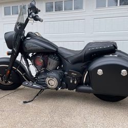 INDIAN CHIEF DARK HORSE