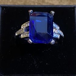 Boxed 925 Marked Sterling Silver Luxury Cocktail Emerald Cut Ring Stone Appears To Be A Blue Saphire  