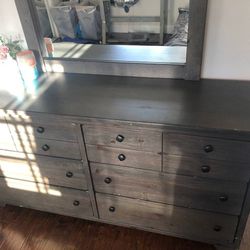Beautiful Dresser With Mirror Delivery 🚚🚚🚚 Available 