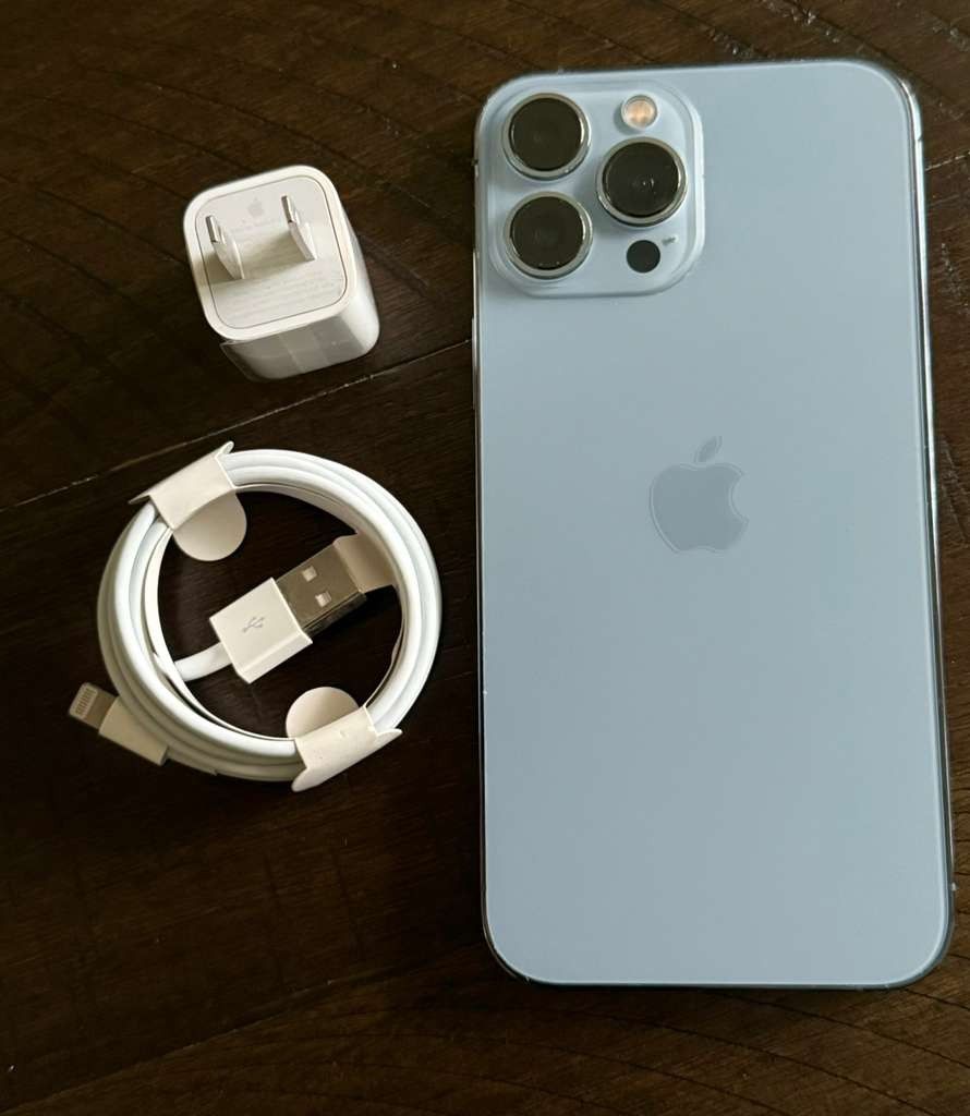 iPhone 13 Pro Max  , Factory Unlocked,  Excellent Condition Like New 