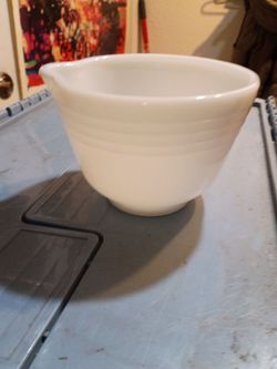 Vintage pyrex White Milk Glass Mixing Bowl with Pour Spout