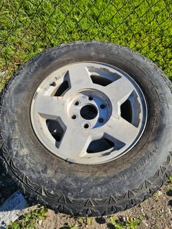 (1) UNO 17" Chevy star shape