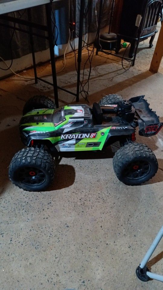 RC Arrma Kraton 8s
