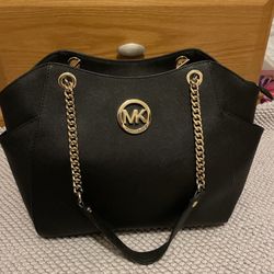 Michael Kors Pocketbook Large w/Gold Tone Chain Stock - Like New