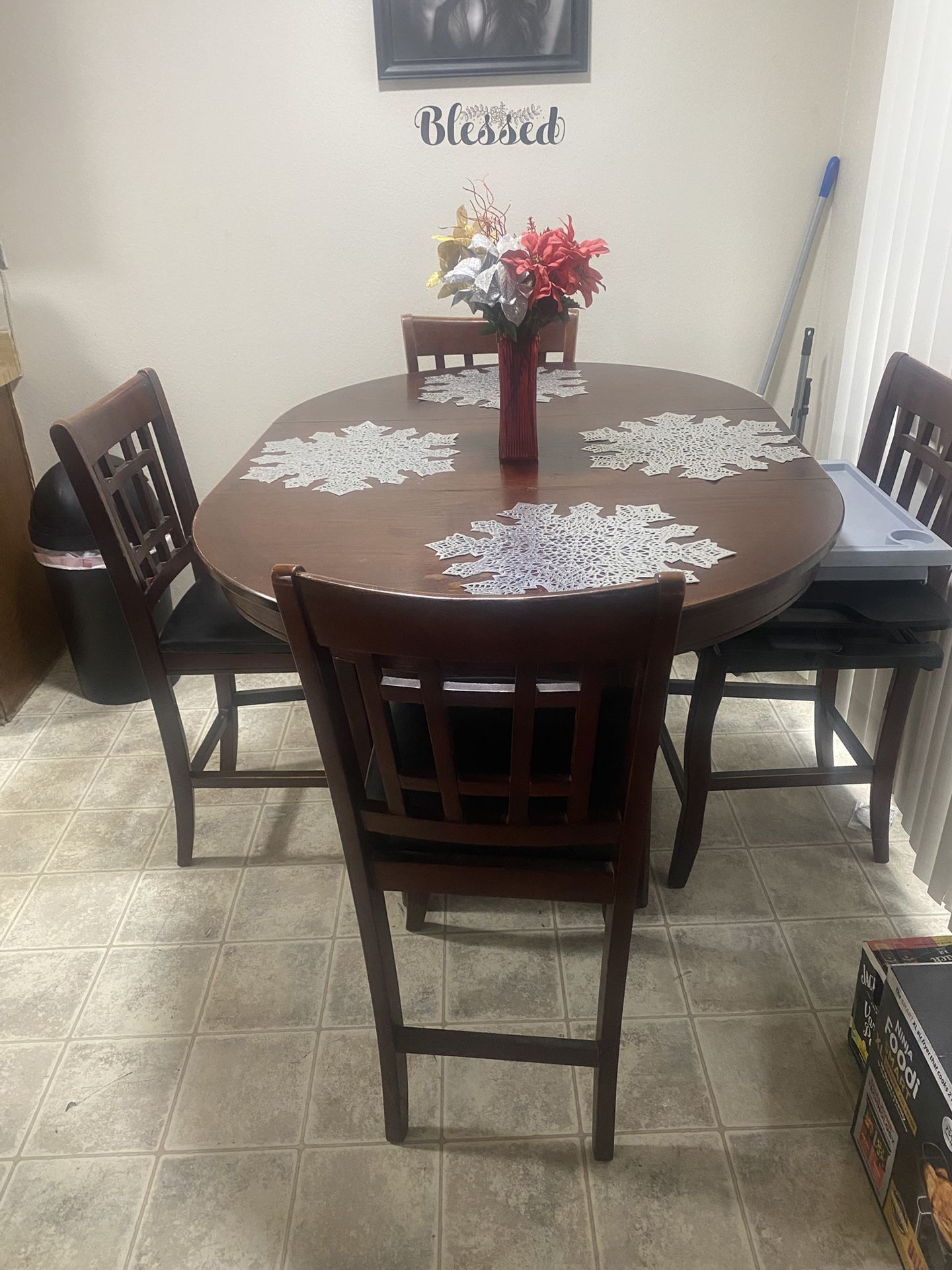 Dining / Kitchen Room Table