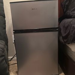 Mini Fridge/freezer 