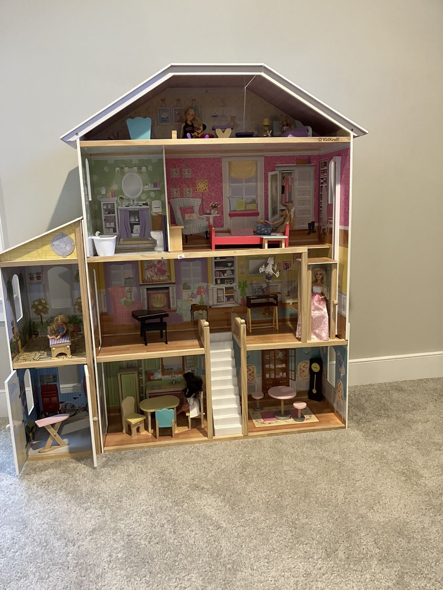 Doll house LARGE over 4 feet/8 rooms