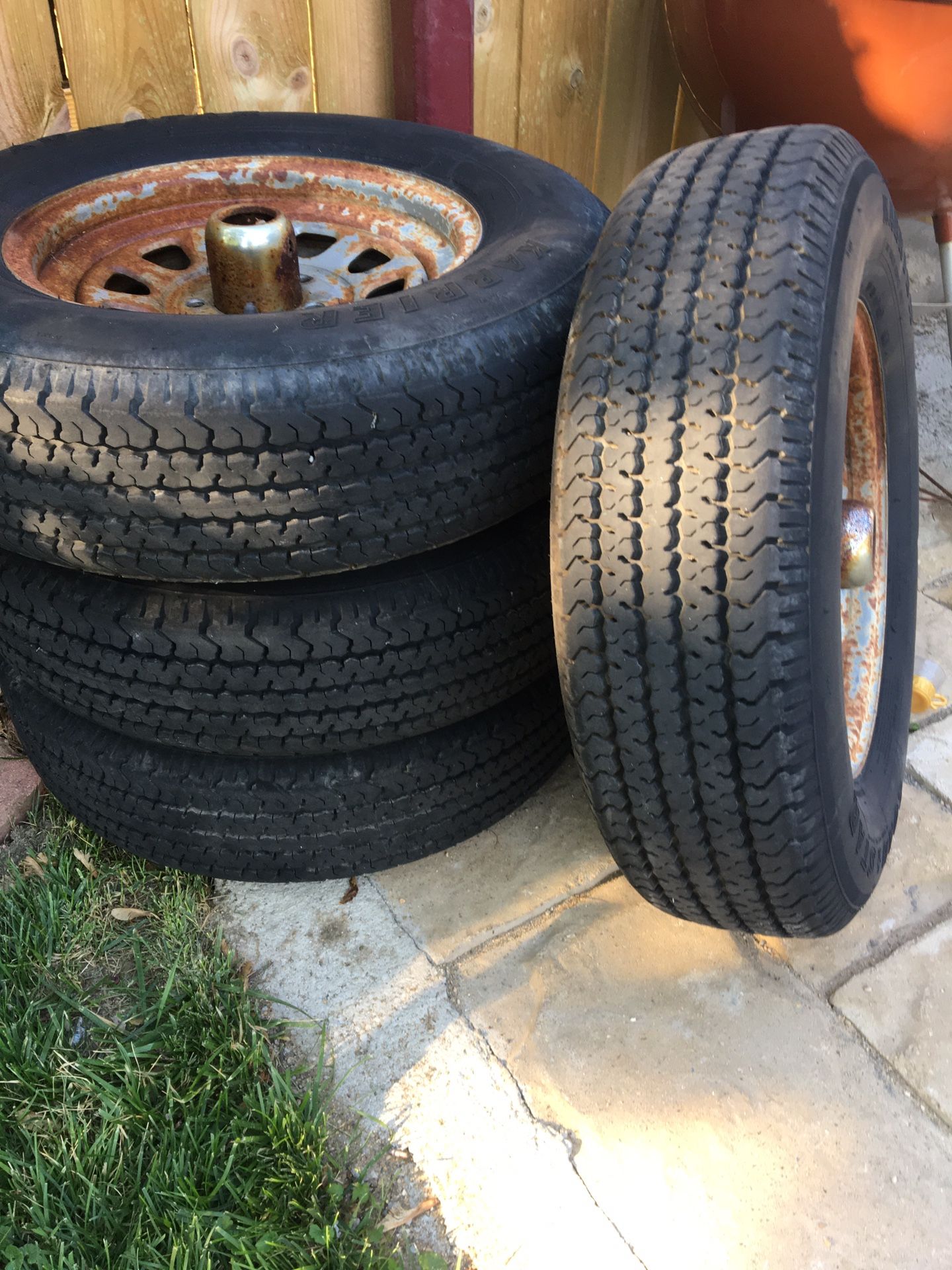 Trailer tires 5 lugs