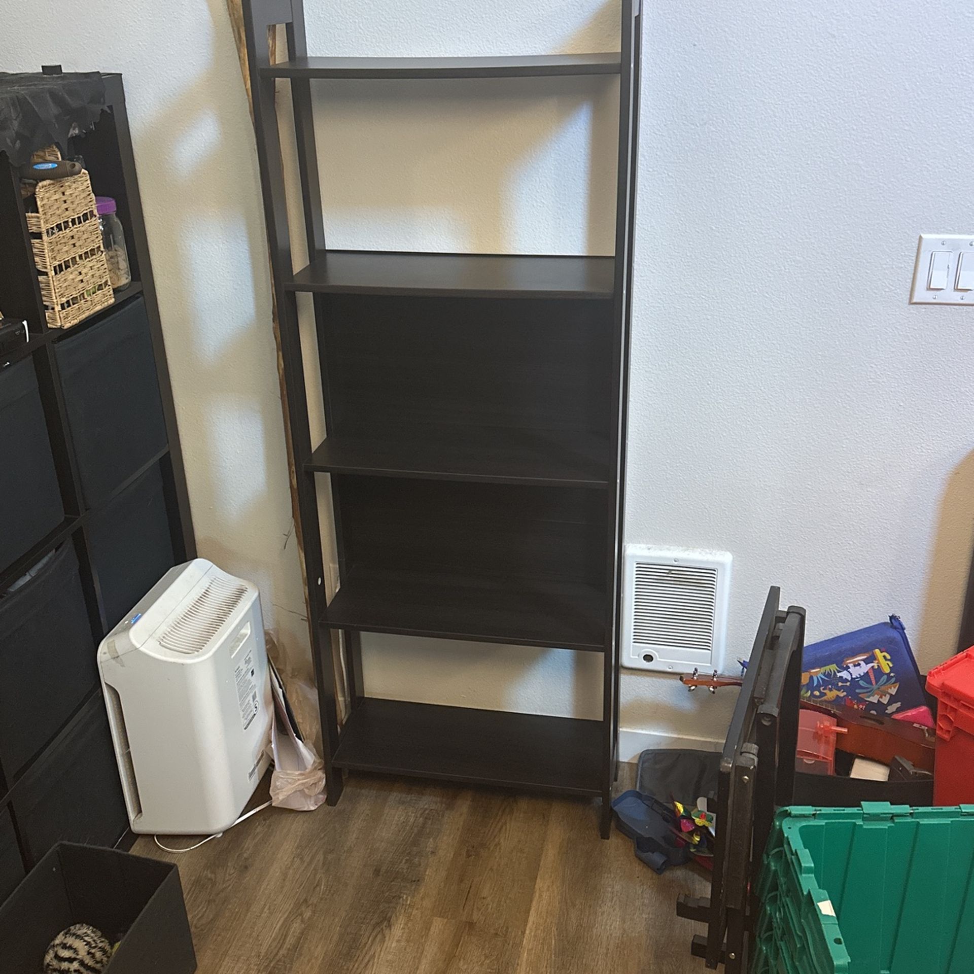 5 Shelf Book Case Good Condition