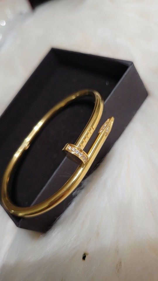 Car'teer Nail Bangle