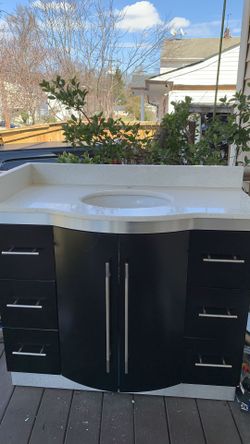 Vanity With Quartz Countertop