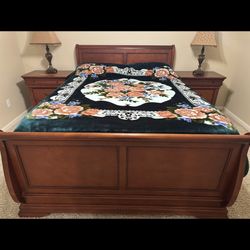 🛏️ Queen Sleigh Bed Frame w/ Matching Nightstands – Solid Wood Set  